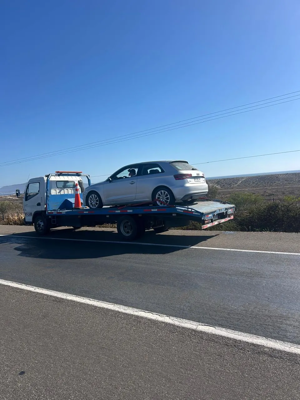 Traslado regional de un Audi A3 en ruta de la Región de Coquimbo